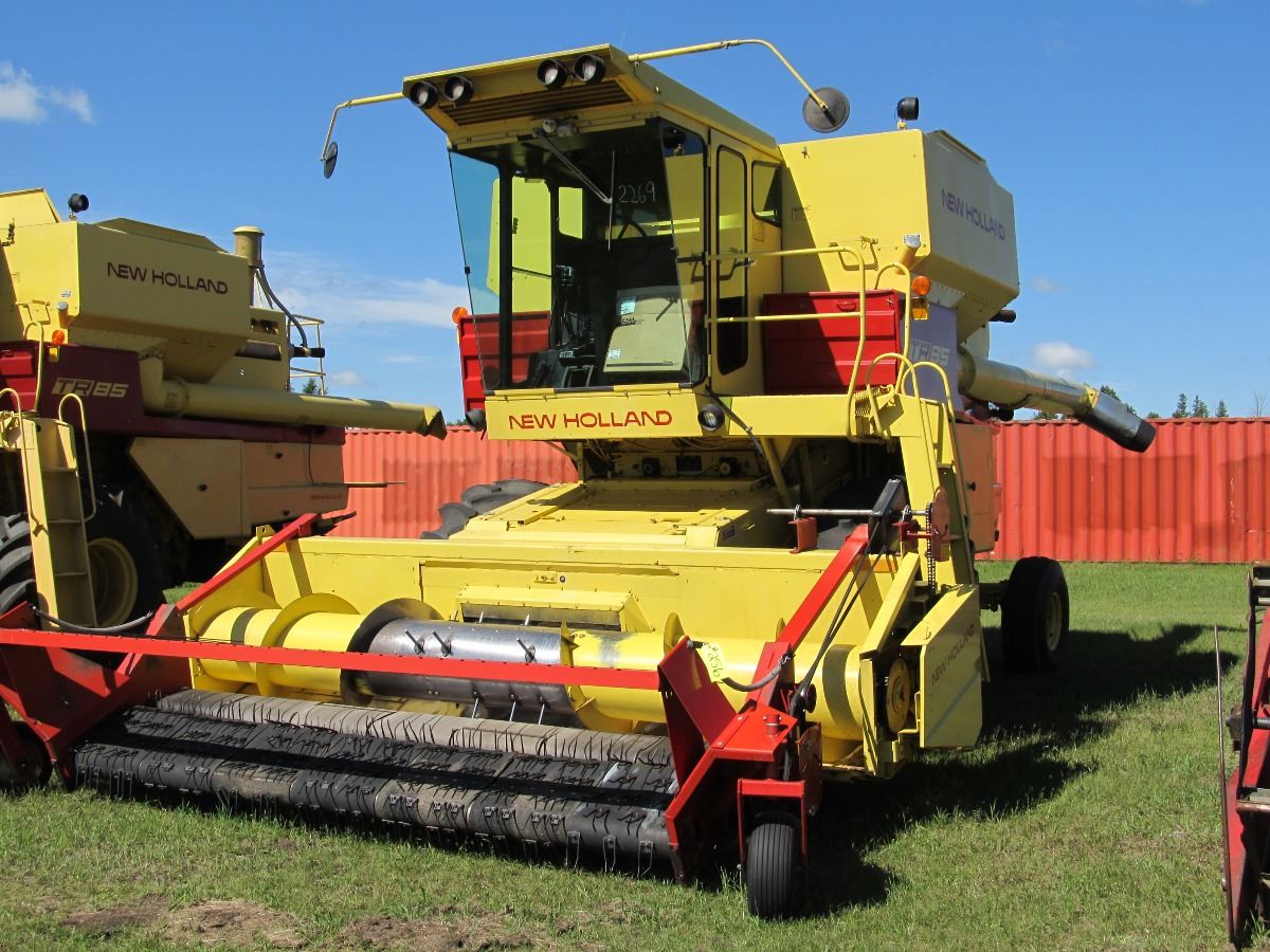 NEW HOLLAND TR85 ROTARY COMBINE