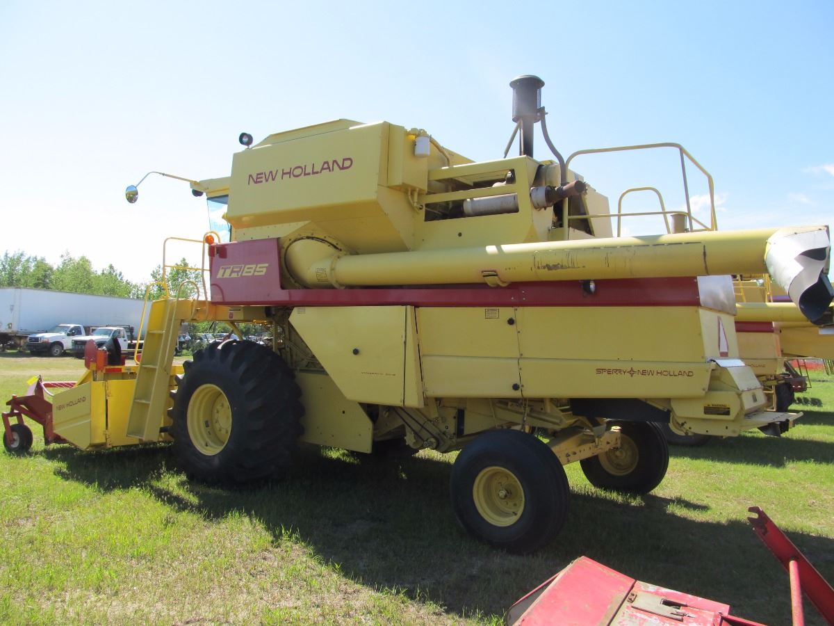 NEW HOLLAND TR85 ROTARY COMBINE