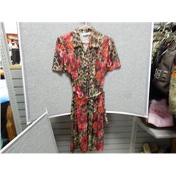 LADIES DRESS - USED - FRDA FASHIONS - ORANGE PATTERN - RETRO, BELT, S/S DAISY BUTTONS - SIZE SMALL