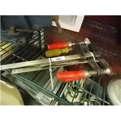 BUNDLE OF WOOD CLAMPS