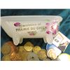 Image 2 : Milk Glass Bath Tub "Souvenir of Prairie Du Chien Wisc.", floral design filled with old foreign Coin