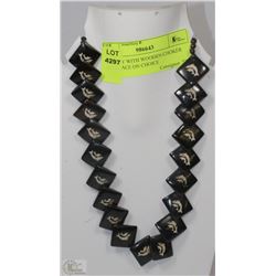 DISPLAY WITH WOODEN CHOKER NECKLACE