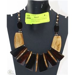 DISPLAY WITH WOODEN CHOKER NECKLACE
