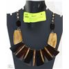 Image 1 : DISPLAY WITH WOODEN CHOKER NECKLACE