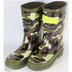 NEW GFB CAMO RAIN BOOTS - CHILD SIZE 1