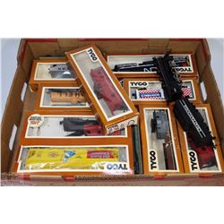 FLAT OF HO SCALE TRAIN CARS INCLUDING CN