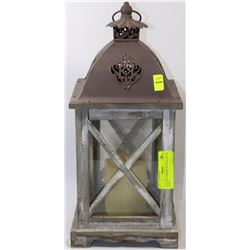 ANTIQUE LOOKING WOOD & METAL LIGHT