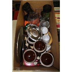 FLAT WITH ASSORTED KITCHENWARE INCL. CERAMIC