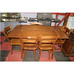 VILAS KITCHEN TABLE WITH PULLOUT LEAFS ON EACH END