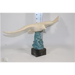 MARBLE BASE POLY RESIN EAGLE ORNAMENT
