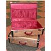 Image 1 : 2 VINTAGE TRAVEL CASES