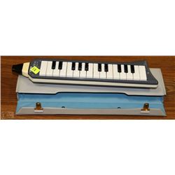 MADE IN GERMANY HONER MALODICA PIANO 26