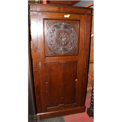 VINTAGE CARVED WOODEN WARDROBE