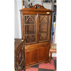 VINTAGE WOODEN CORNER CURIO CABINET WITH 2 DOORS