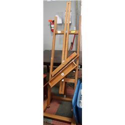 LARGE WOODEN ARTIST'S EASEL