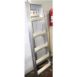 ALUMINUM 6' LADDER