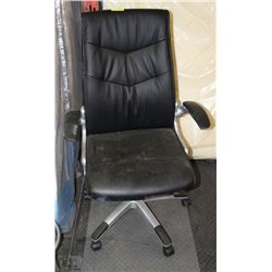 BLACK LEATHERETTE HYDRAULIC LIFT OFFICE CHAIR