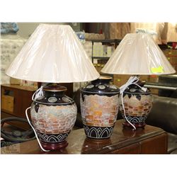 MATCHING 2 LAMPS ETCHED WITH SHADES AND MATCHING