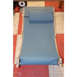 BLUE LOUNGE CHAIR WITH CARRY STRAP