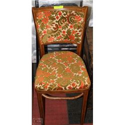 VINTAGE CHAIR