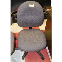 HYDRAULIC LIFT OFFICE CHAIR ON CHOICE