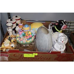 FLAT OF VINTAGE DECOR ITEMS