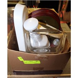 BOX OF VINTAGE HOUSEHOLD ITEMS