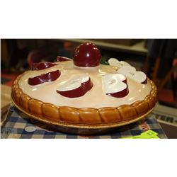 2 CERAMIC VINTAGE COVERED PIE SERVERS