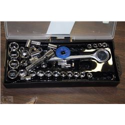 40 PIECE GLOVE BOX TOOL KIT