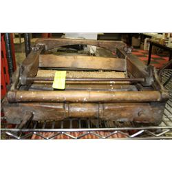 ANTIQUE WOODEN WASHER WRINGER