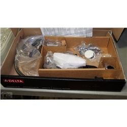 DELTA KITCHEN FAUCET NEW IN BOX WITH PULL OUT