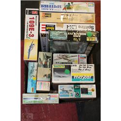 BOX WITH 11 COLLECTOR AIRPLANE MODELS