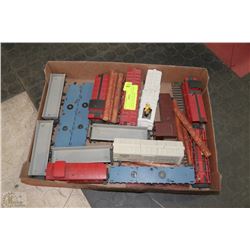 16 LIONEL HO SCALE MODEL TRAIN CARS SOME AUTOMATED