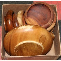 BOX WITH ASSORTED  WOODEN SALAD BOWLS