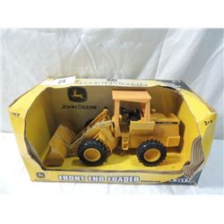 ERTL JOHN DEERE FRONT END LOADER NIB