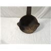 Image 2 : HUGE ANTIQUE BLACKSMITH LEAD LADLE PRIMITIVE 7"