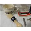 Image 3 : ANTIQUE VINTAGE RAZOR LOT BRUSH CUP MORE