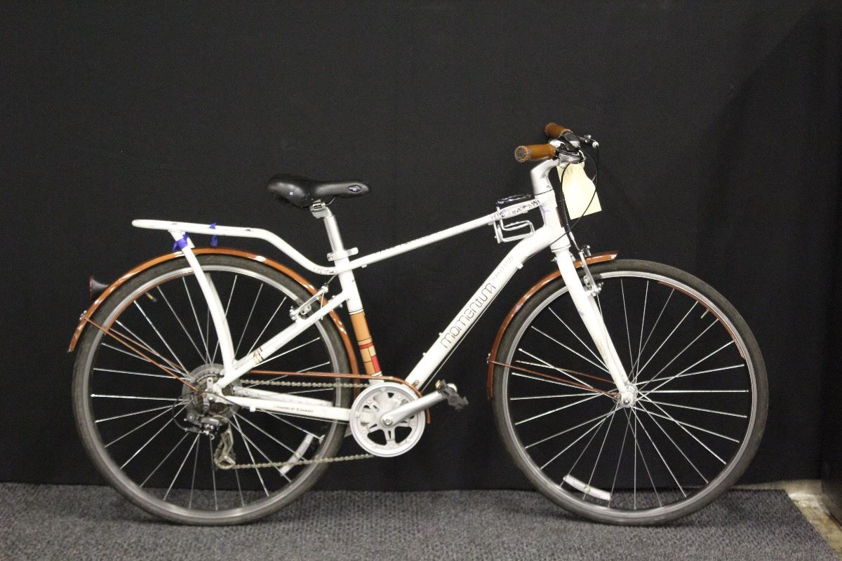 Giant Momentum Ineed 1700 7 Speed Cruiser Bike With Leather Grips And Fender Rack