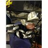 Image 2 : SET OF GOLF CLUBS AND BAG