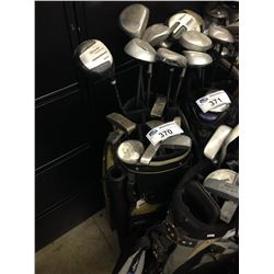 SET OF GOLF CLUBS AND BAG