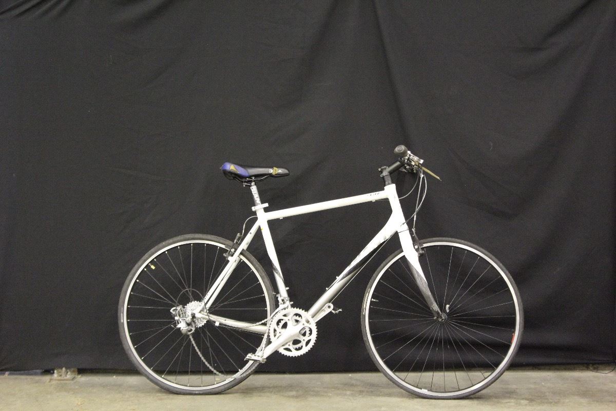 WHITE GIANT FCR 14 SPEED ROAD BIKE - Able Auctions