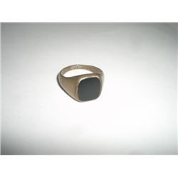 MENS VINTAGE HEAVY SOLID STERLING SILVER RING WITH LARGE BLACK ONYX GEMSTONE STAMPED *STERLING* AND 