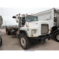 2001 - MACK TRACTOR/MACK EM7-300 DIESEL