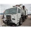 Image 2 : 2006 - PETERBILT 320 // DIESEL
