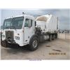 Image 2 : 2006 - PETERBILT 320/CUMMINS /DIESEL