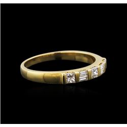 18KT Yellow Gold 0.40ctw Diamond Ring