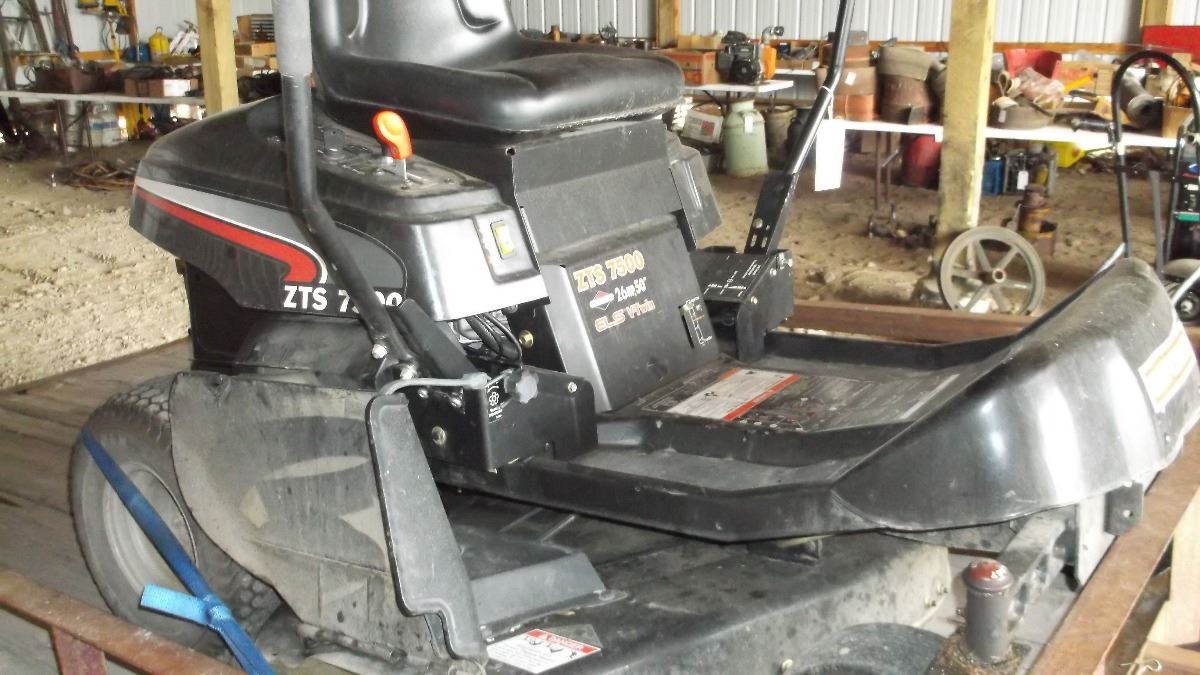Craftsman ZTS 7500 Zero Turn Radius Lawn Mower Briggs and Stratton