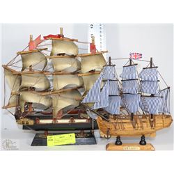 PAIR OF SHIPS - H.M.S BOUNTY & FRAGATA ESPANOLA