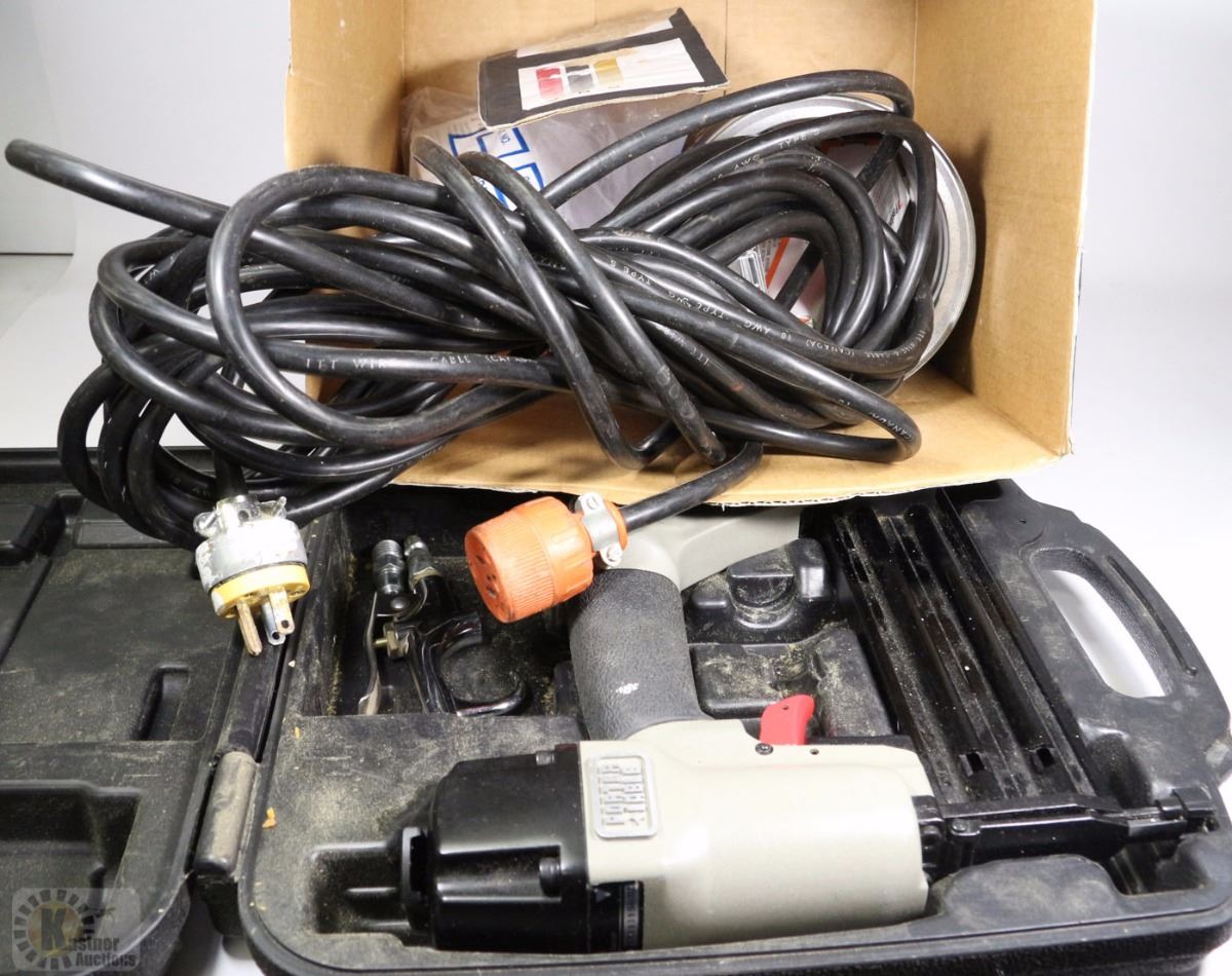 PORTER CABLE AIR STAPLER GUN WITH 6 BOXES STAPLES