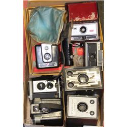 LOT OF VINTAGE CAMERAS